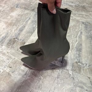 Elegant Olive Green Women's Boots